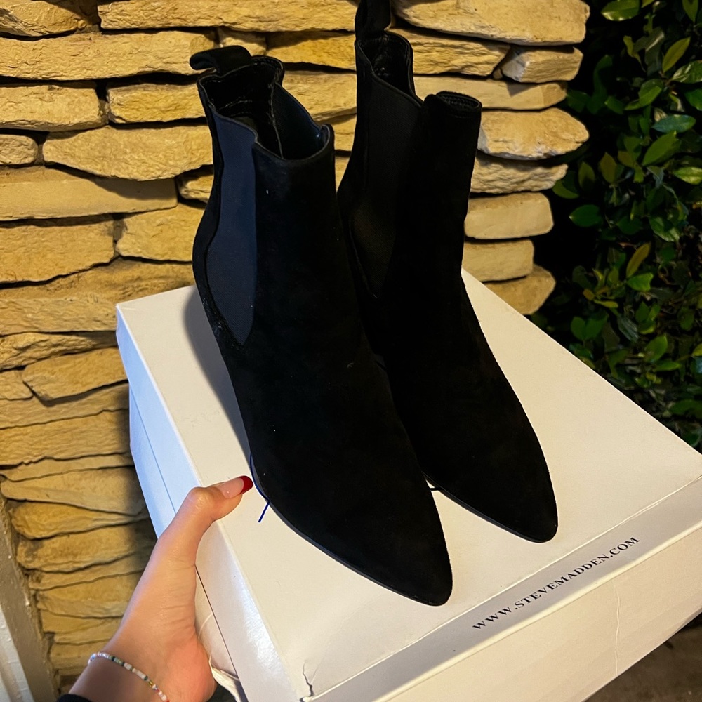 Subtle Black Heeled Steve Madden Booties